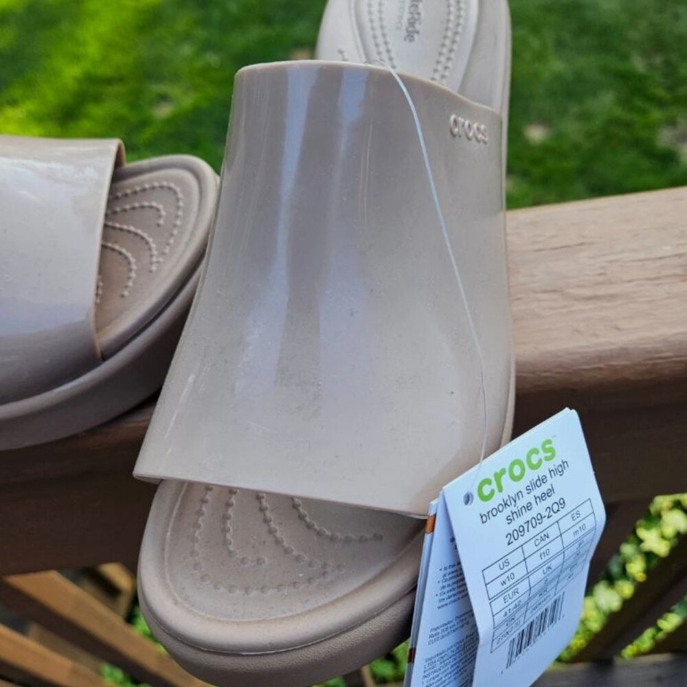 CROCS Brooklyn slide high tan size 10 W